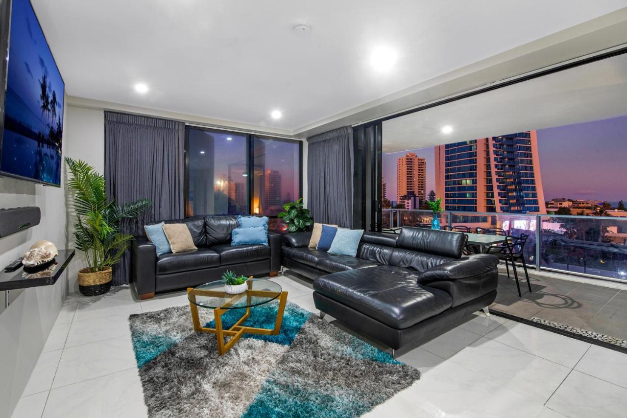 Apartment Circle On Cavill Surfers Paradise *