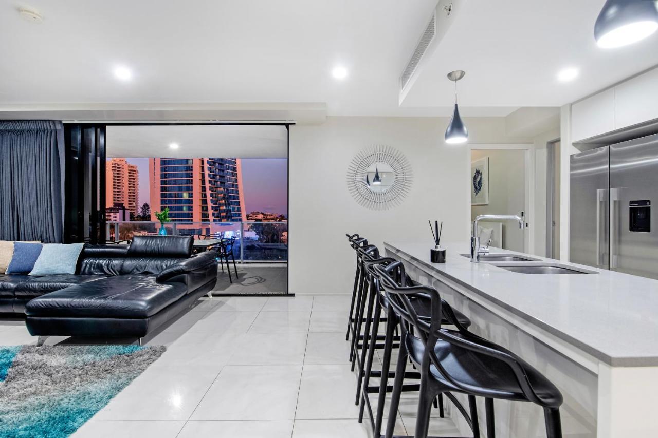 Apartment Circle On Cavill Surfers Paradise *