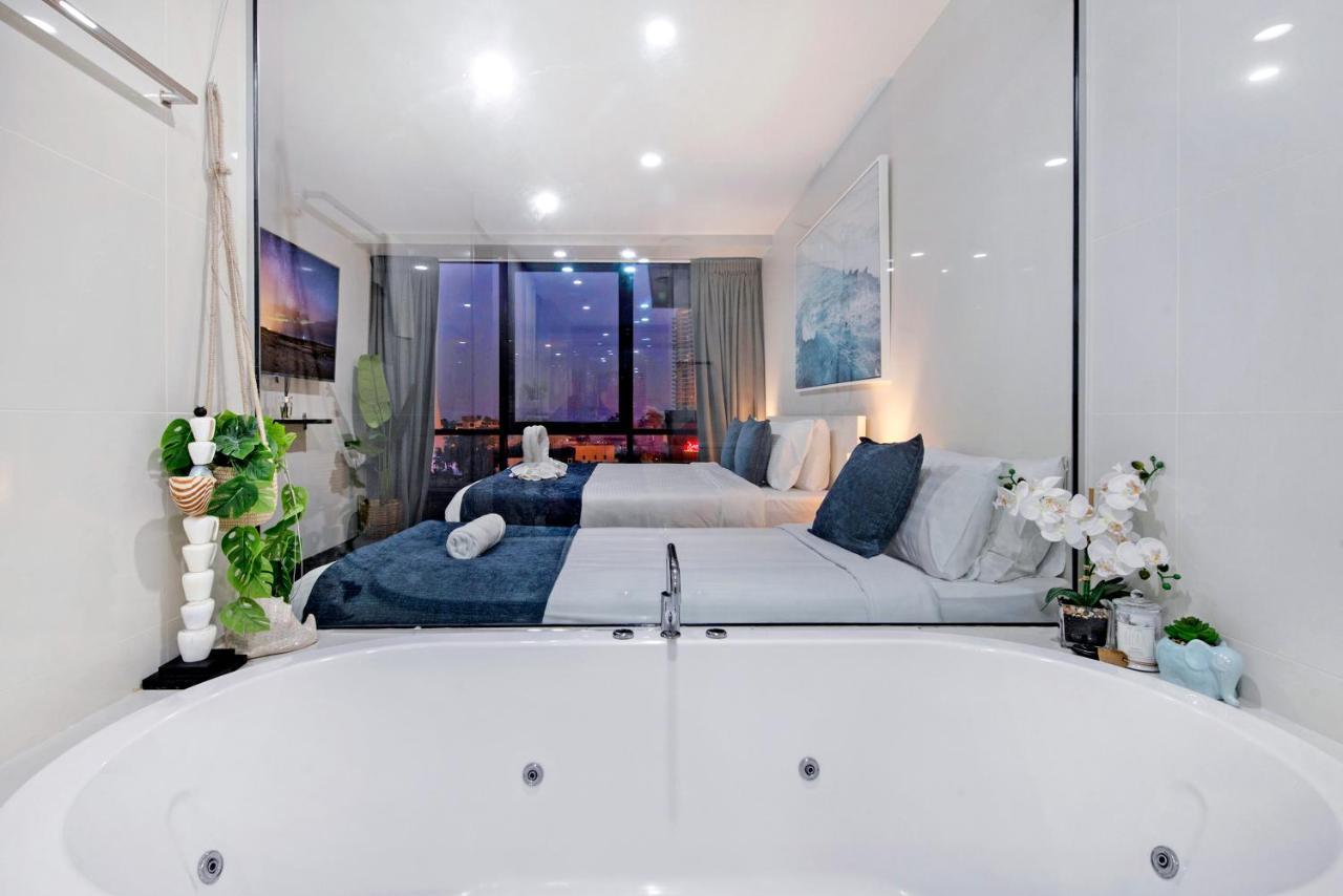 Circle On Cavill Surfers Paradise Apartment